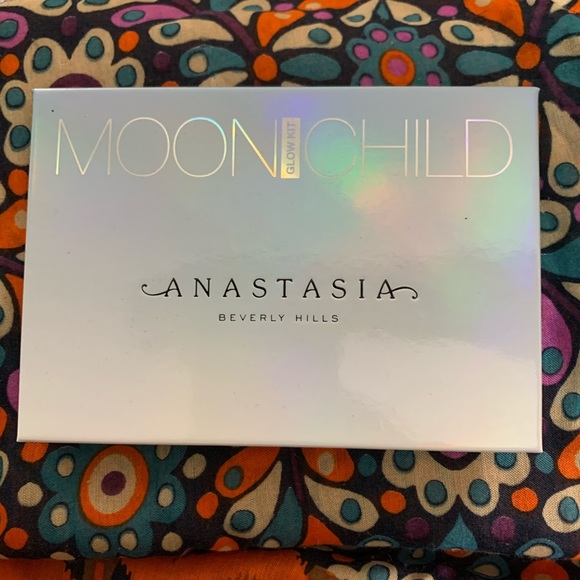Anastasia Beverly Hills Moonchild Glow Kit - Picture 3 of 3